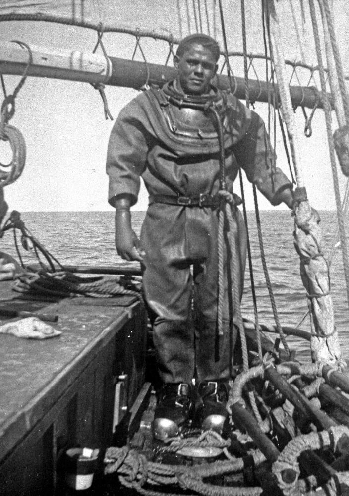 Image of a diver dressed in his gear
